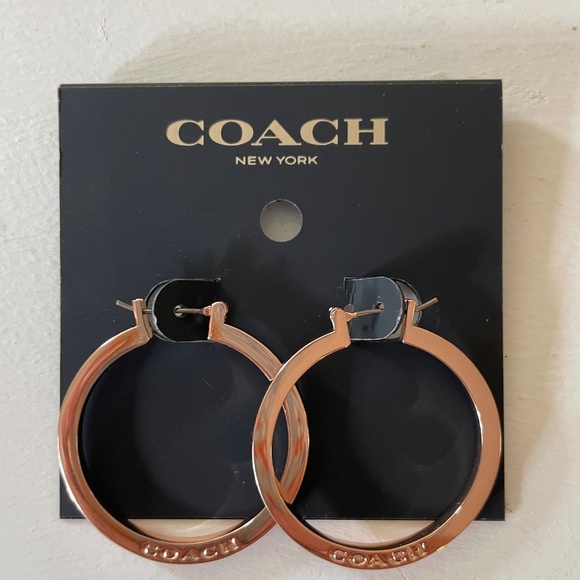 Signature Coach Hoop Earrings in rose gold - Picture 2 of 3